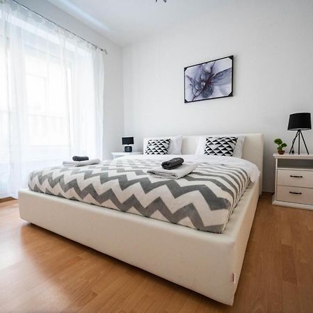 Bright And Modern 1Bdr Apartment In The Center Szarajevó Kültér fotó