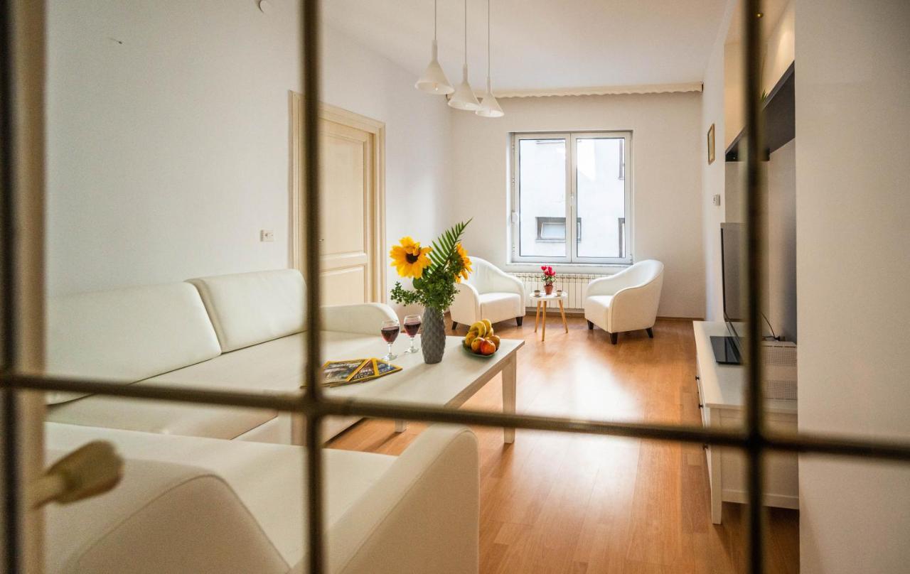 Bright And Modern 1Bdr Apartment In The Center Szarajevó Kültér fotó