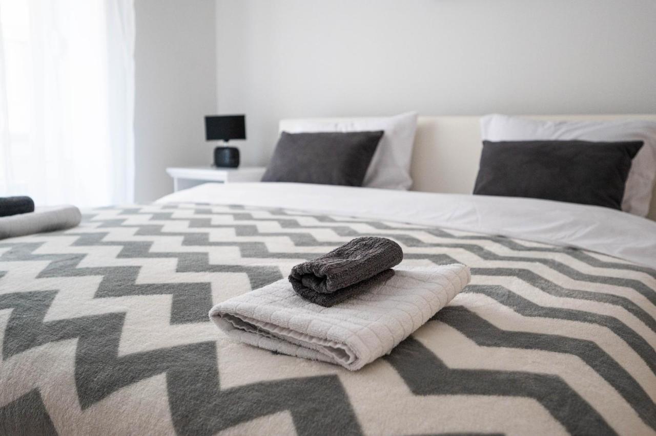 Bright And Modern 1Bdr Apartment In The Center Szarajevó Kültér fotó