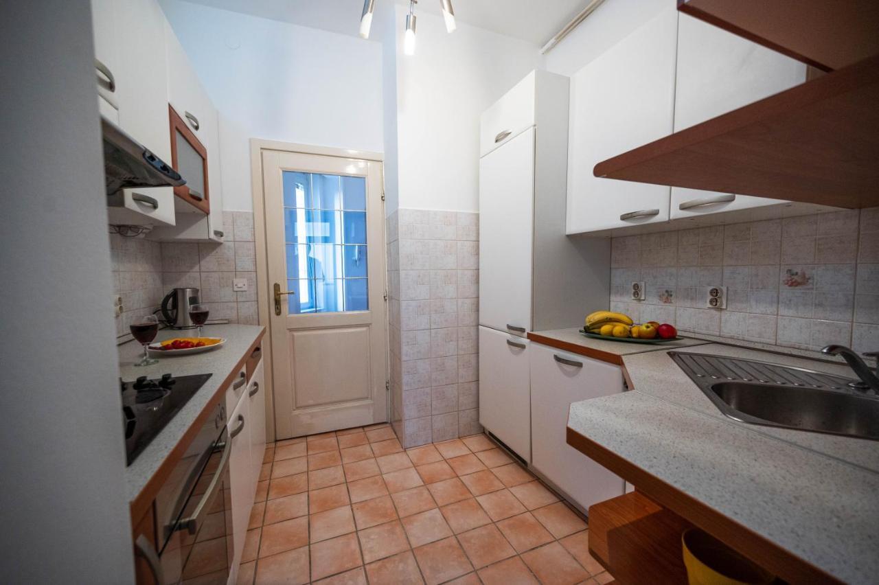 Bright And Modern 1Bdr Apartment In The Center Szarajevó Kültér fotó